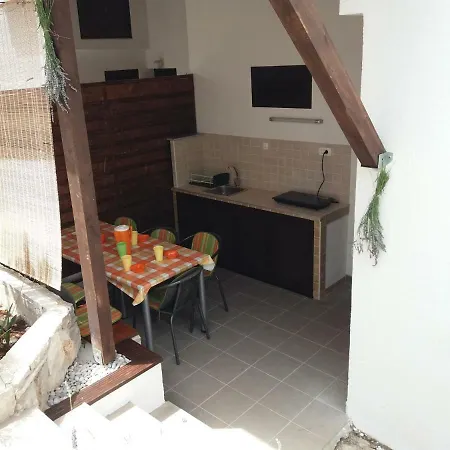 Apartman Anita * Necujam